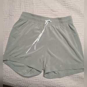 Lululemon pistachio colored hiking short size 4
